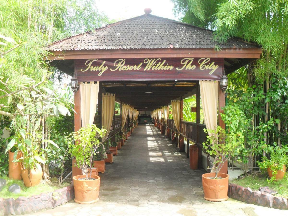 Hotel Pantai Gapura マカッサル エクステリア 写真