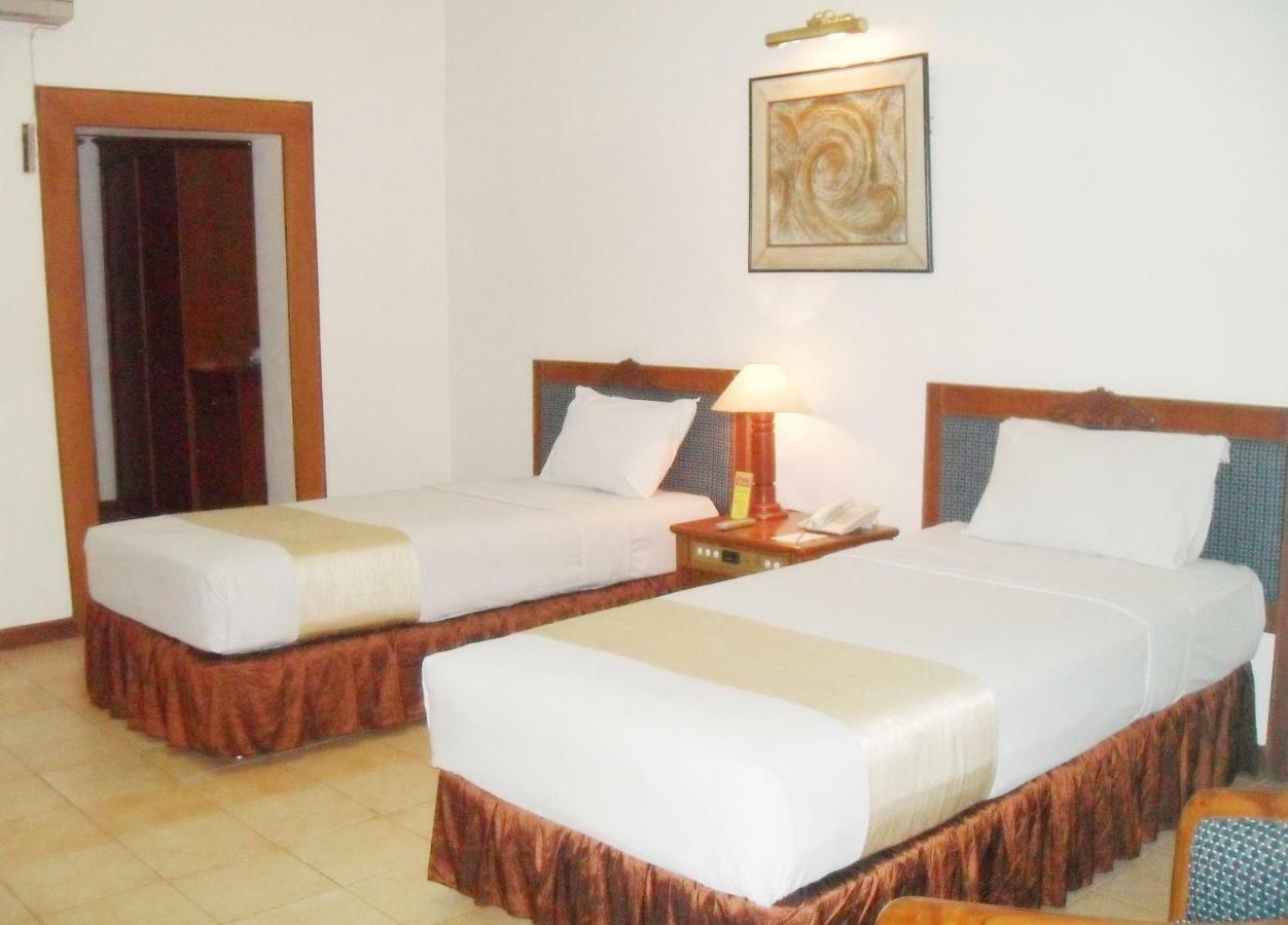 Hotel Pantai Gapura マカッサル エクステリア 写真