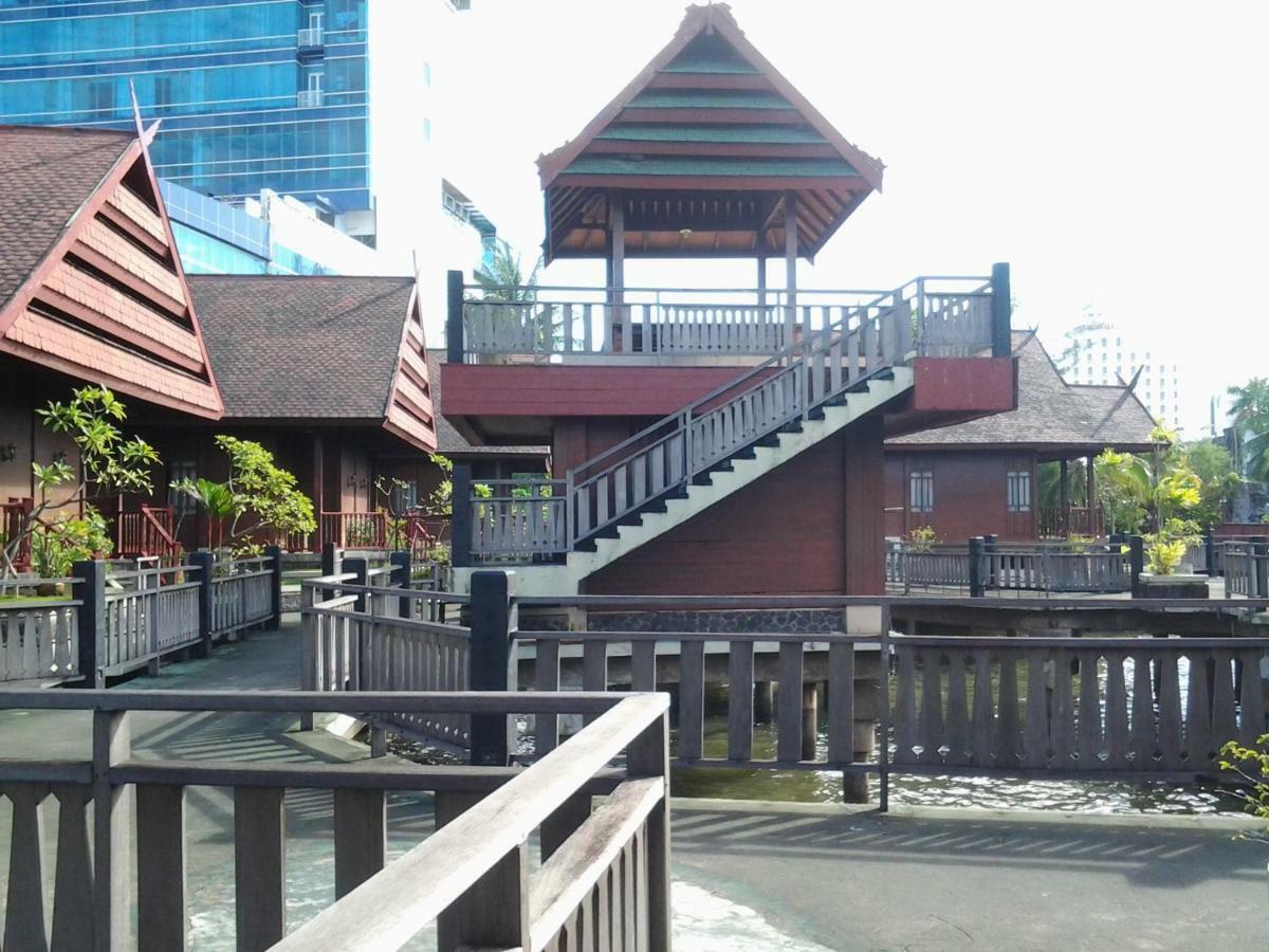 Hotel Pantai Gapura マカッサル エクステリア 写真