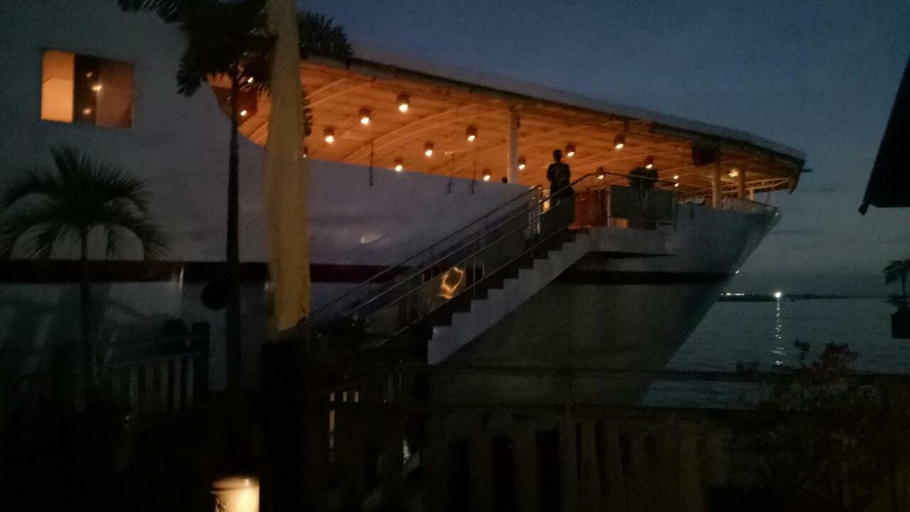 Hotel Pantai Gapura マカッサル エクステリア 写真
